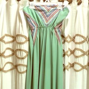 Adorable green maxi dress!